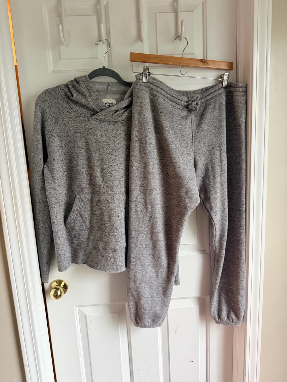 ✨ UGG Cozy Lounge Set – Hoodie & Joggers ✨